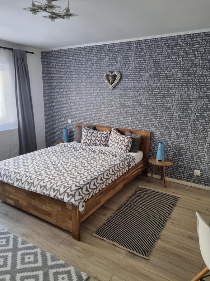 Dream Apartment Петрошани Экстерьер фото